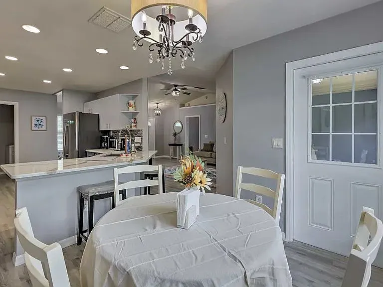 dining_area_Ocala_FL_34481_stonemarkpm