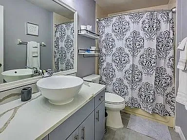 second_bathroom_entrance_Ocala_FL_34481_stonemarkpm