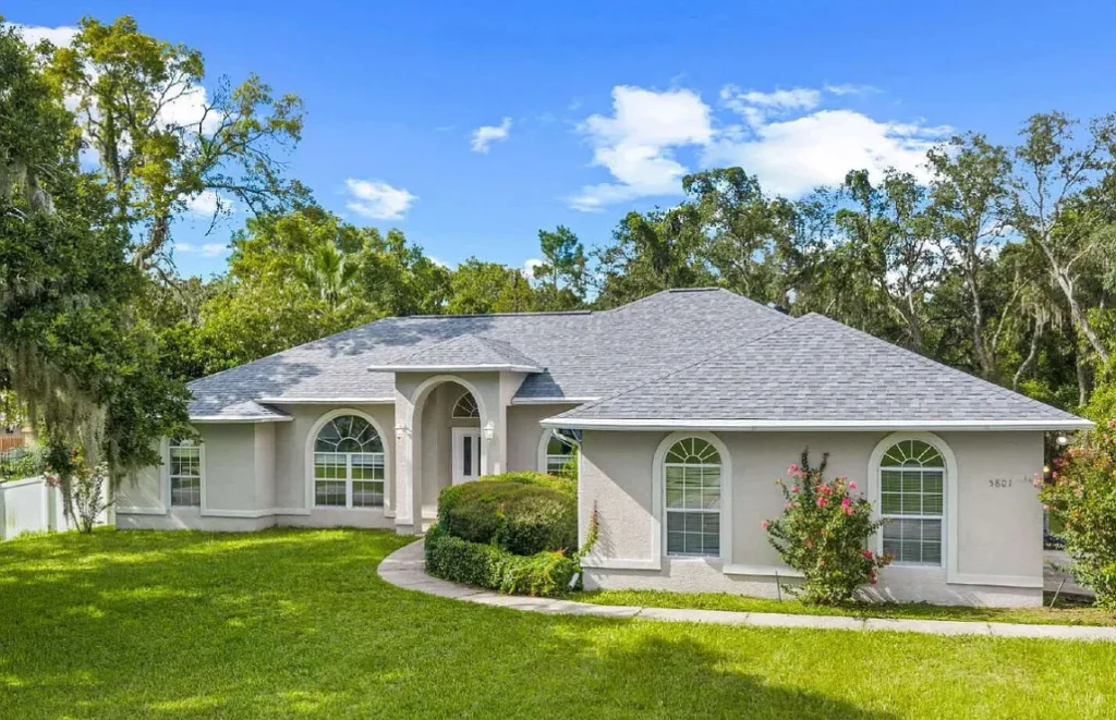 3-Bedroom, 2-Bath Home with Modern Finishes and Fenced Yard in Central Ocala – stonemarkpm.com