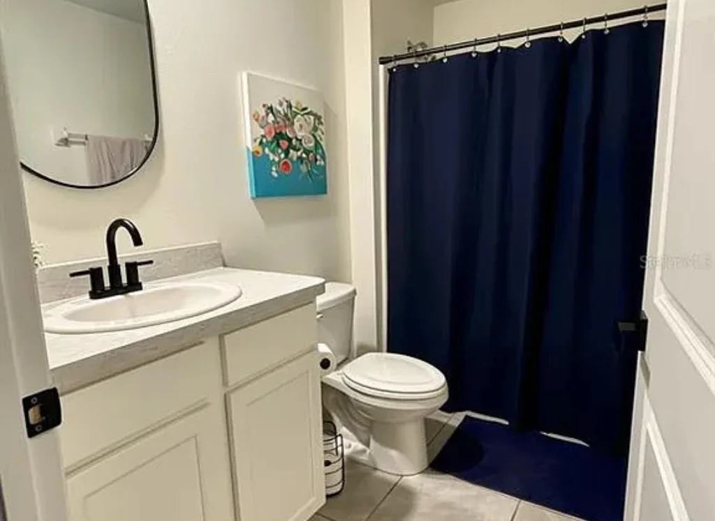 Bathroom View of Spacious 4BR in Desirable Deer Path North
