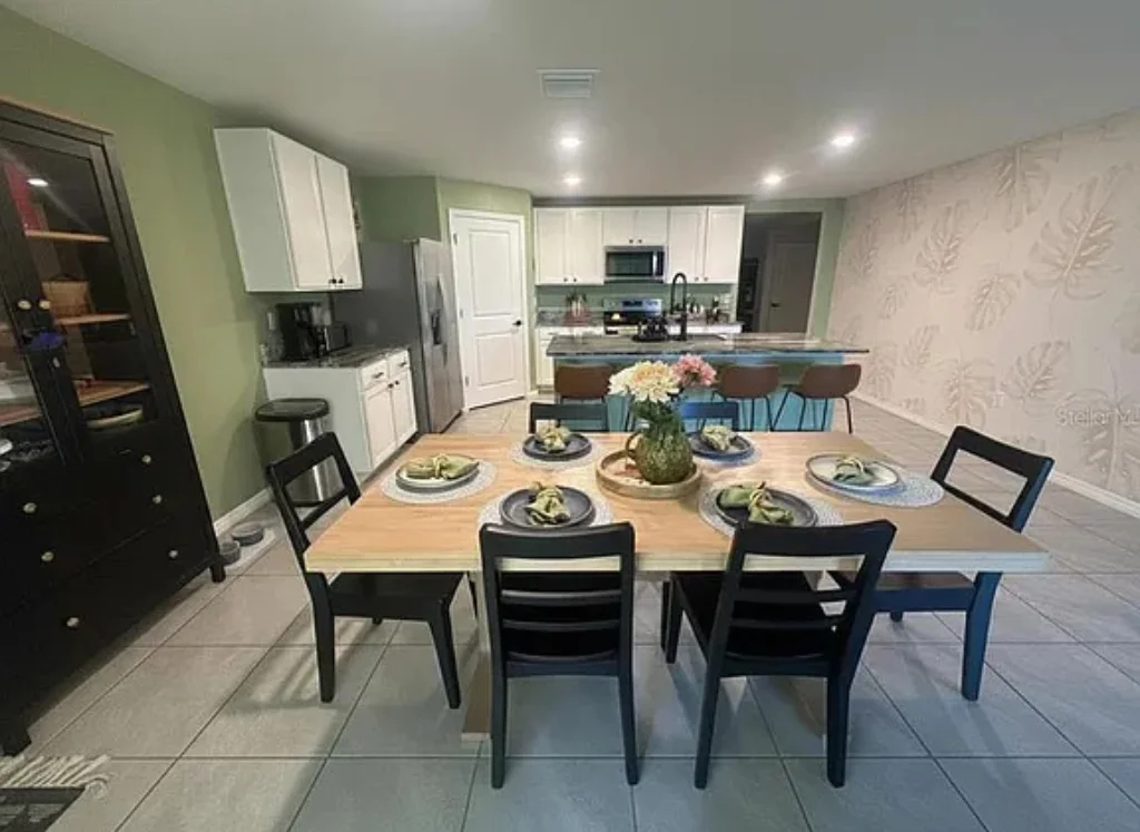 Dining table in Spacious 4BR in Desirable Deer Path North