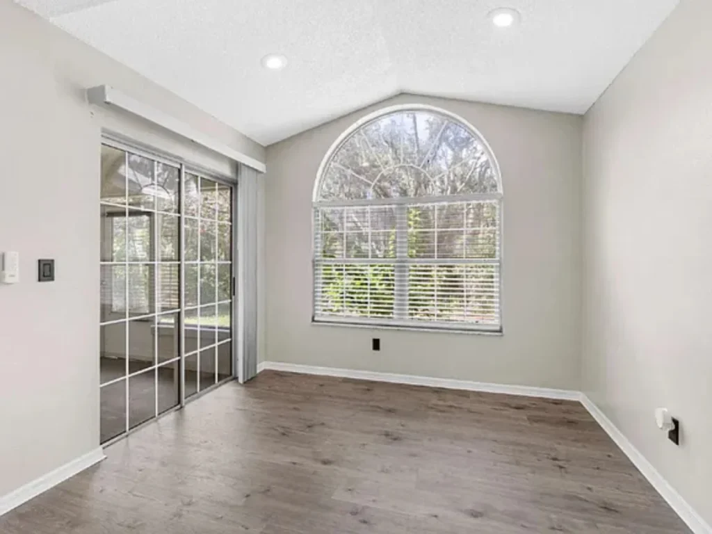 Second Room in Modern Finishes and Fenced Yard in Central Ocala