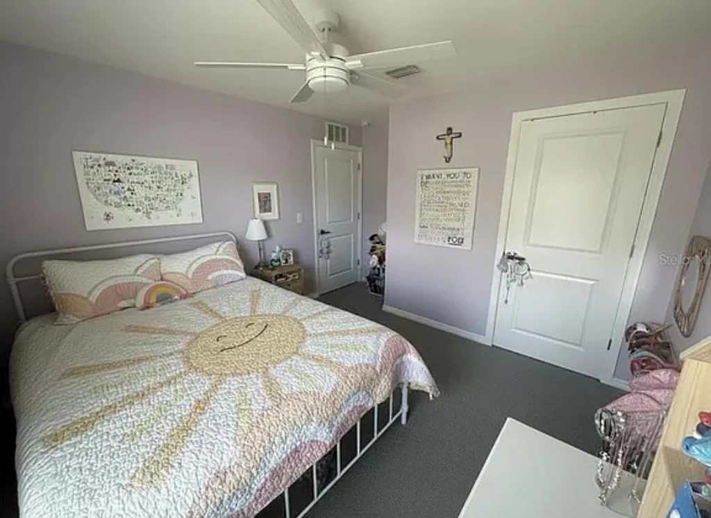 Second bedroom in Spacious 4BR in Desirable Deer Path North