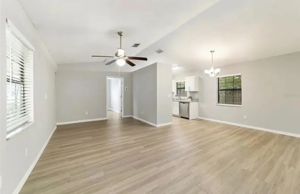 comfortable living-920 SE 2nd St, Ocala, FL-Stonemarkpm