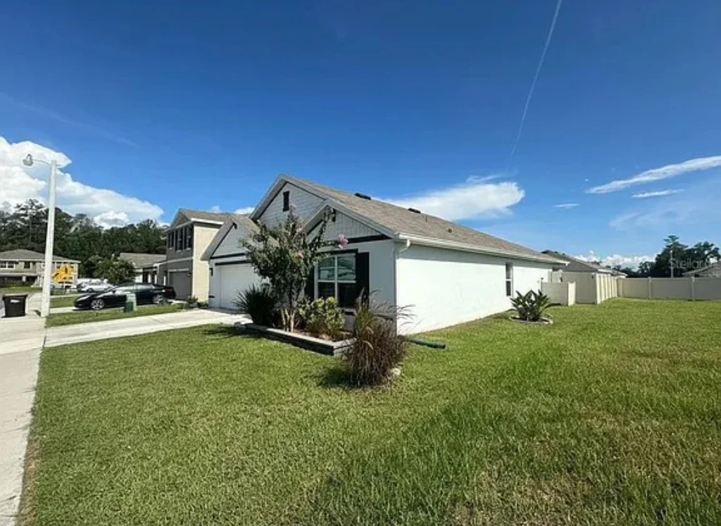 full house view of Spacious 4BR in Desirable Deer Path North