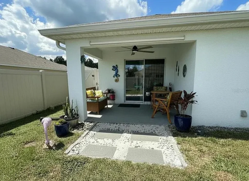 gate of house Spacious 4BR in Desirable Deer Path North