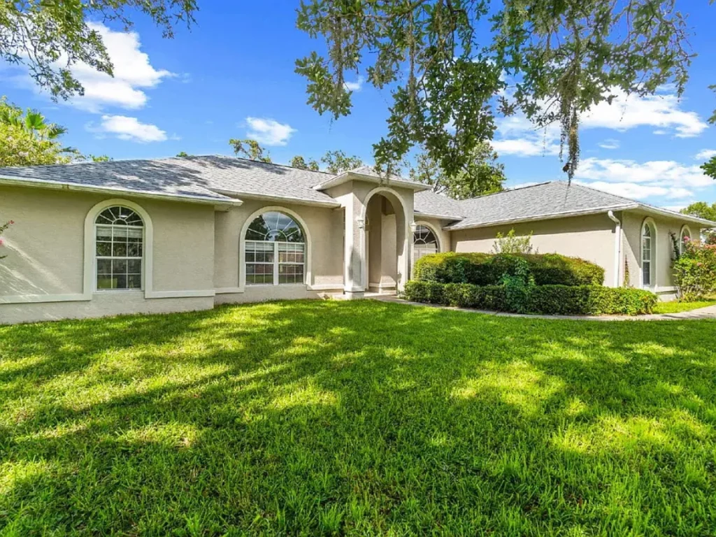 perfect nature example in Modern Finishes and Fenced Yard in Central Ocala